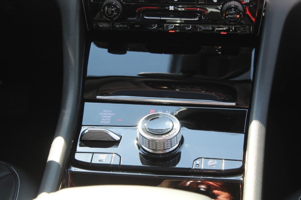 Jeep Grand Cherokee 4xe Vehicle Full-screen Gallery Image 14