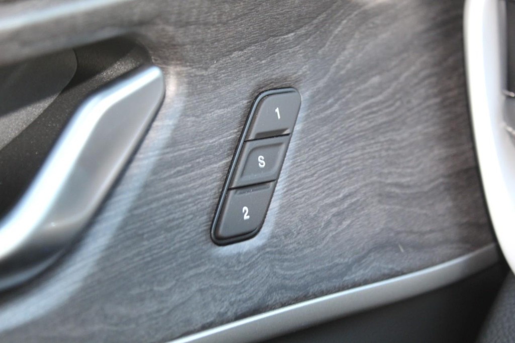 Jeep Grand Cherokee 4xe Vehicle Full-screen Gallery Image 15