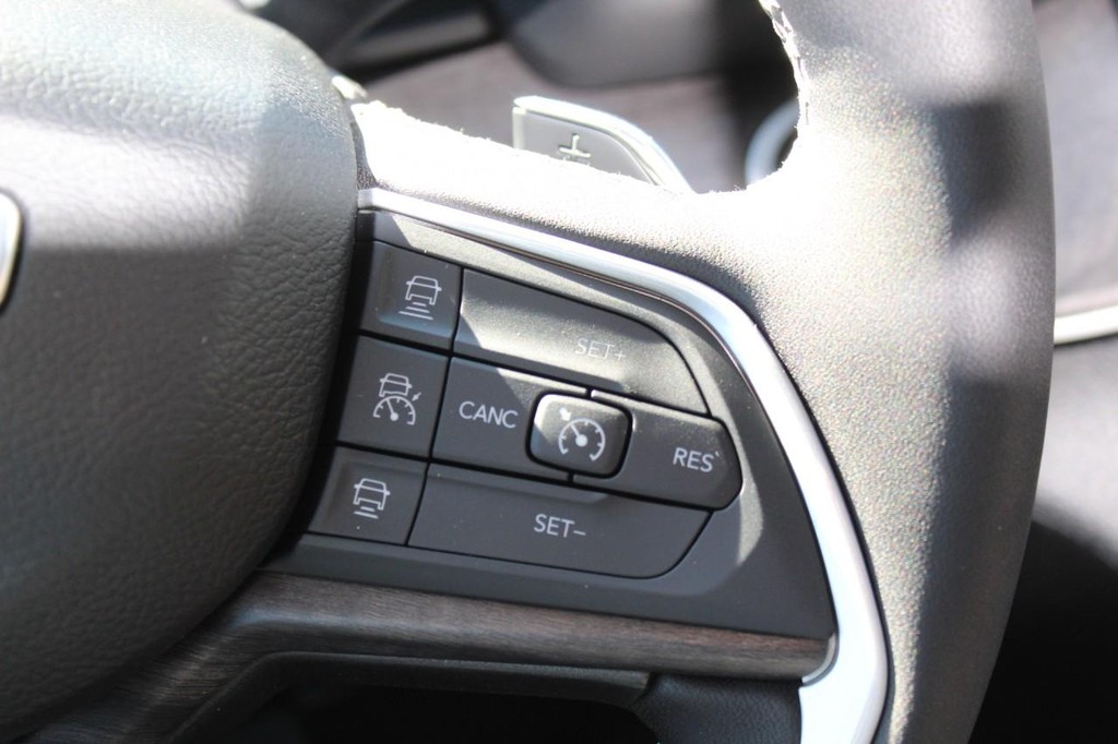 Jeep Grand Cherokee 4xe Vehicle Full-screen Gallery Image 17