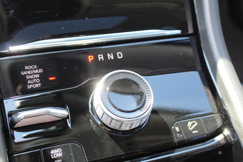 Jeep Grand Cherokee 4xe Vehicle Full-screen Gallery Image 18