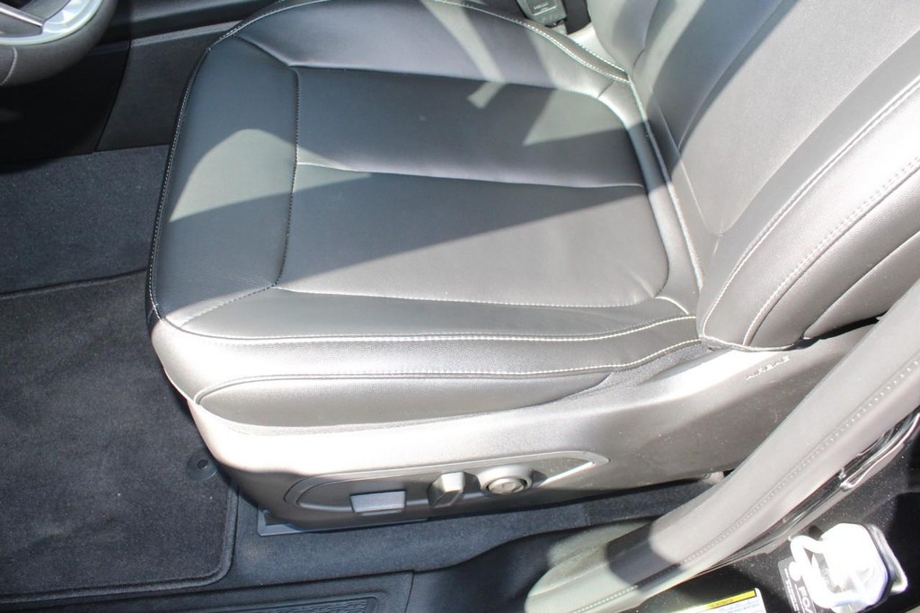 Jeep Grand Cherokee 4xe Vehicle Full-screen Gallery Image 22