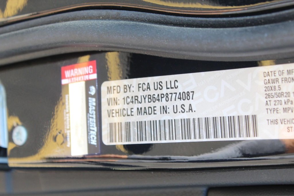 Jeep Grand Cherokee 4xe Vehicle Full-screen Gallery Image 23