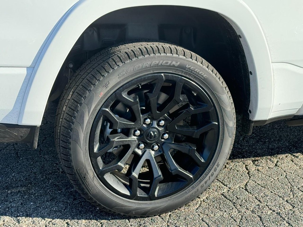 Ram 1500 Vehicle Full-screen Gallery Image 04