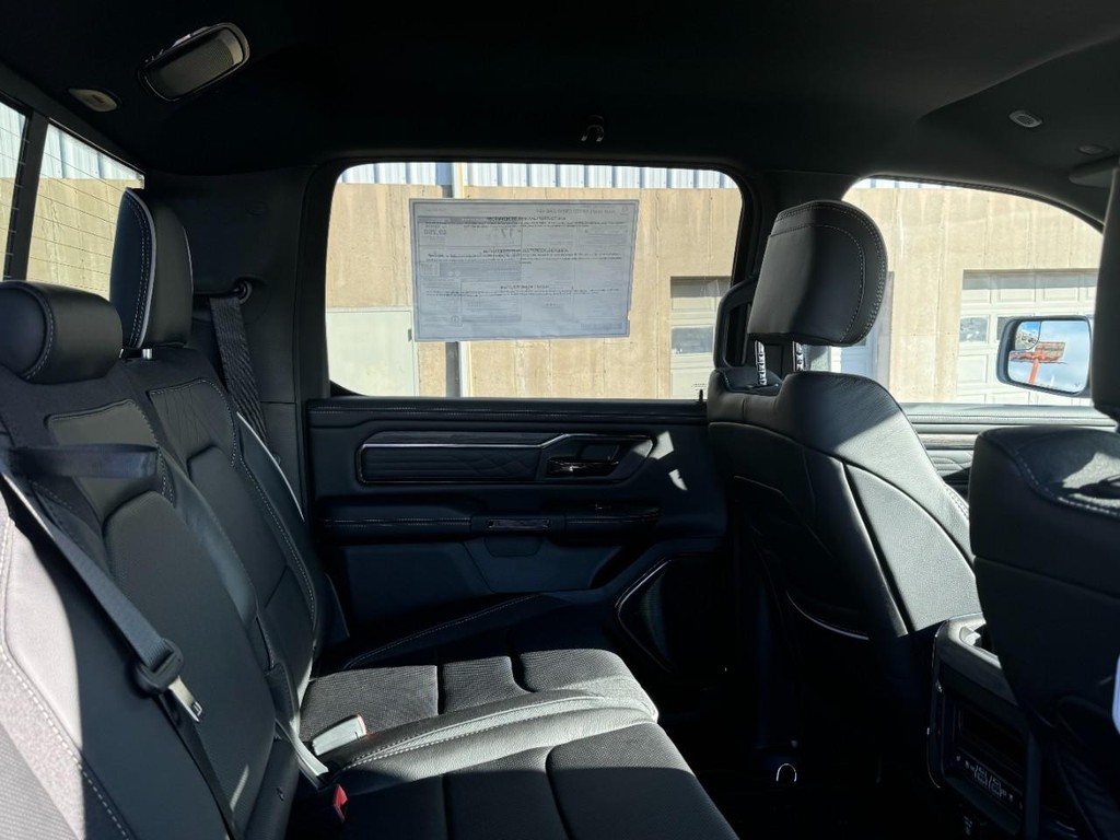 Ram 1500 Vehicle Full-screen Gallery Image 05