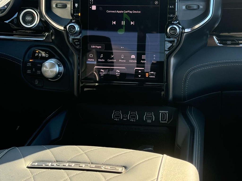 Ram 1500 Vehicle Full-screen Gallery Image 09