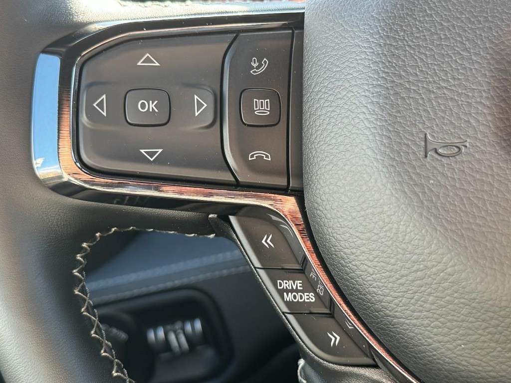 Ram 1500 Vehicle Full-screen Gallery Image 11