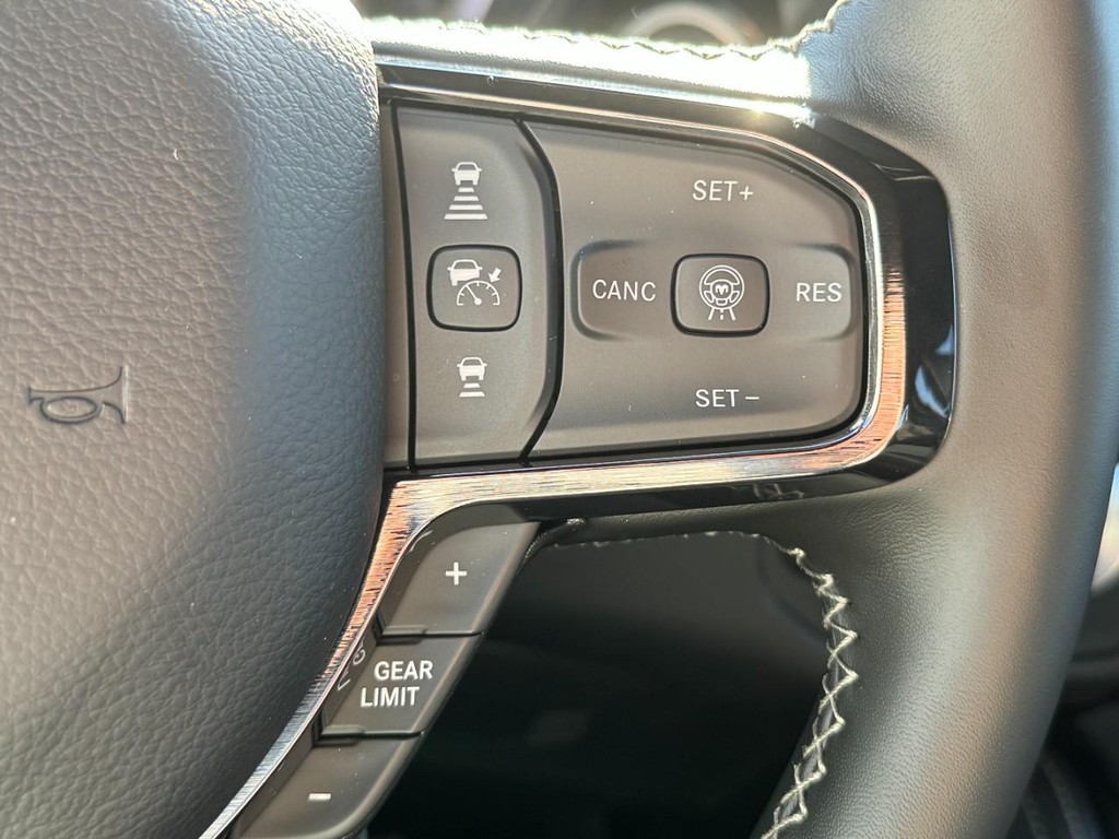 Ram 1500 Vehicle Full-screen Gallery Image 12