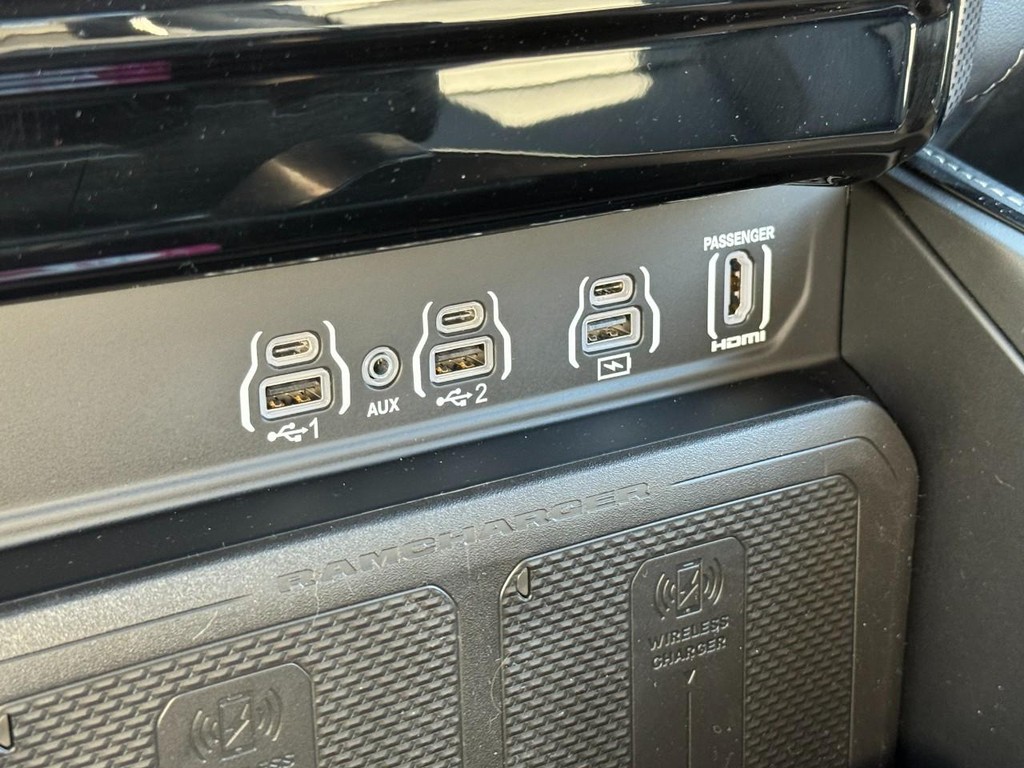 Ram 1500 Vehicle Full-screen Gallery Image 13