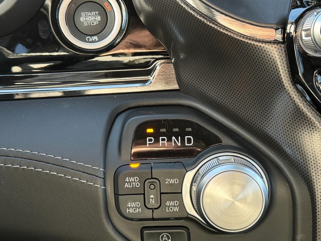 Ram 1500 Vehicle Full-screen Gallery Image 14