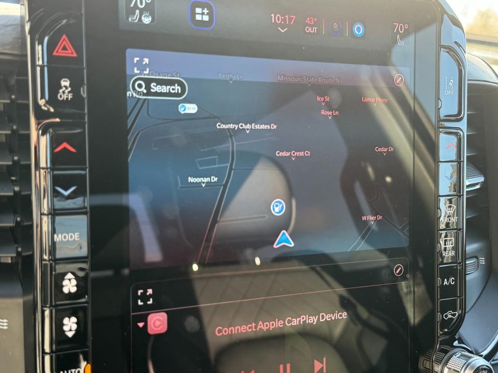 Ram 1500 Vehicle Full-screen Gallery Image 16