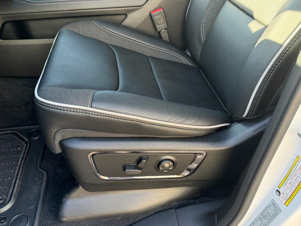 Ram 1500 Vehicle Full-screen Gallery Image 18