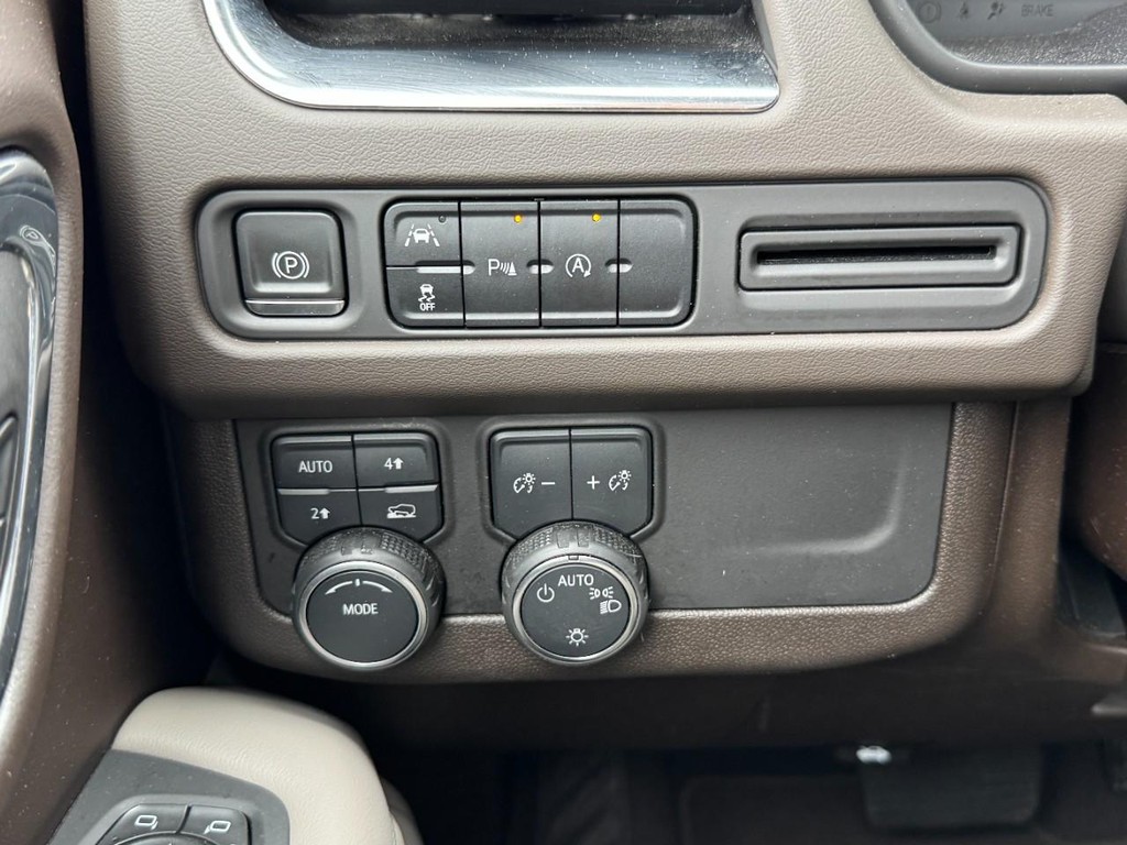 Chevrolet Tahoe Vehicle Full-screen Gallery Image 21