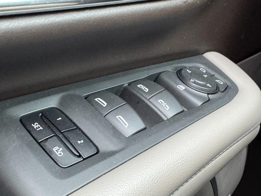 Chevrolet Tahoe Vehicle Full-screen Gallery Image 25