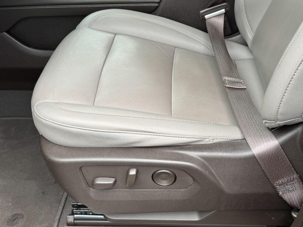 Chevrolet Tahoe Vehicle Full-screen Gallery Image 26