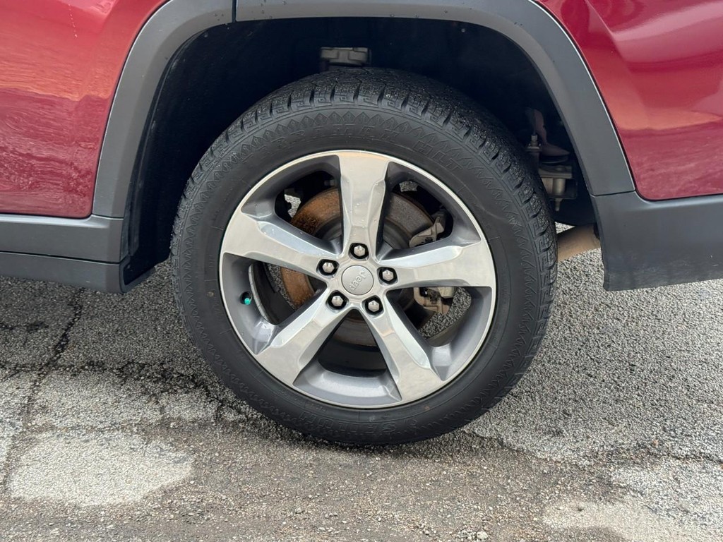 Jeep Grand Cherokee L Vehicle Full-screen Gallery Image 05