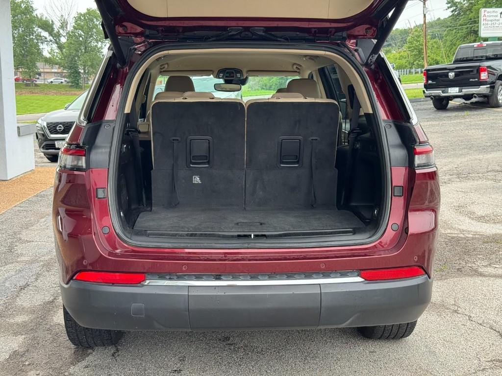 Jeep Grand Cherokee L Vehicle Full-screen Gallery Image 08