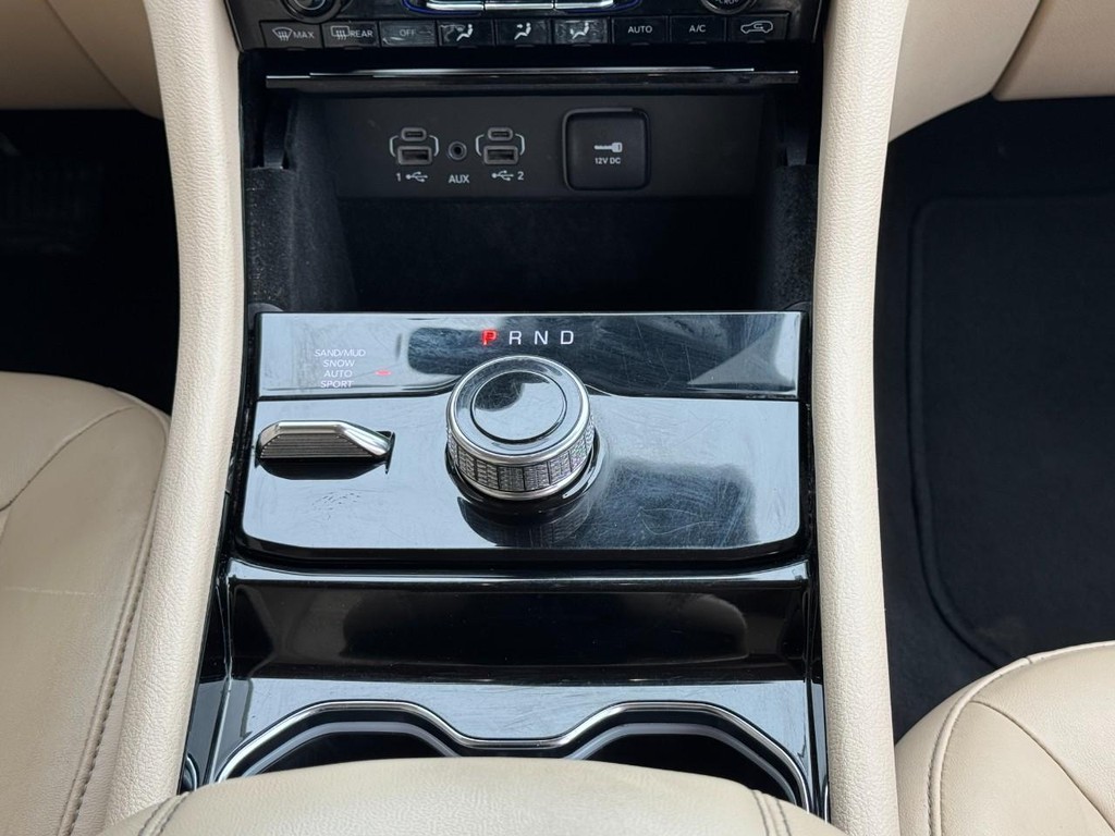 Jeep Grand Cherokee L Vehicle Full-screen Gallery Image 15