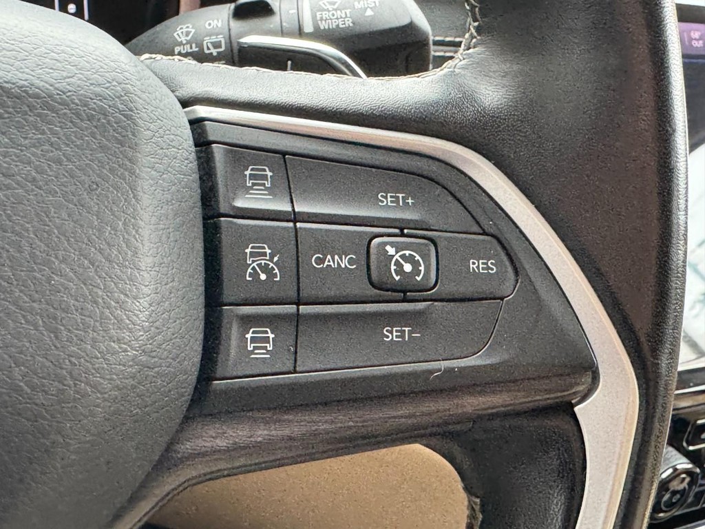 Jeep Grand Cherokee L Vehicle Full-screen Gallery Image 19