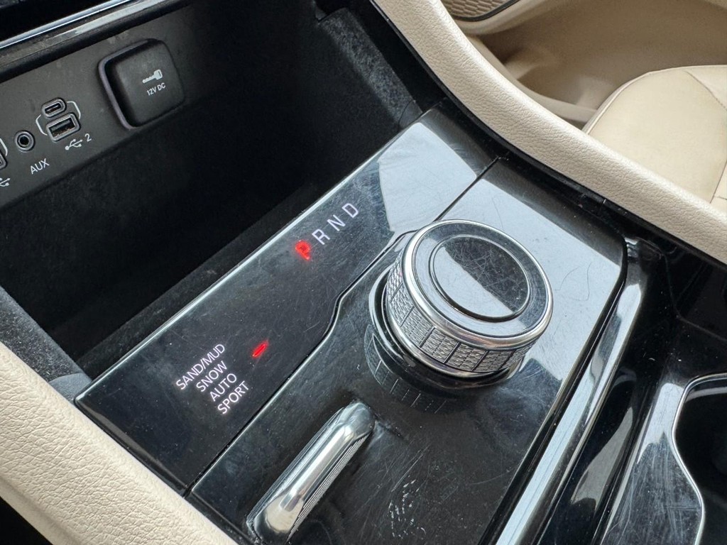 Jeep Grand Cherokee L Vehicle Full-screen Gallery Image 21