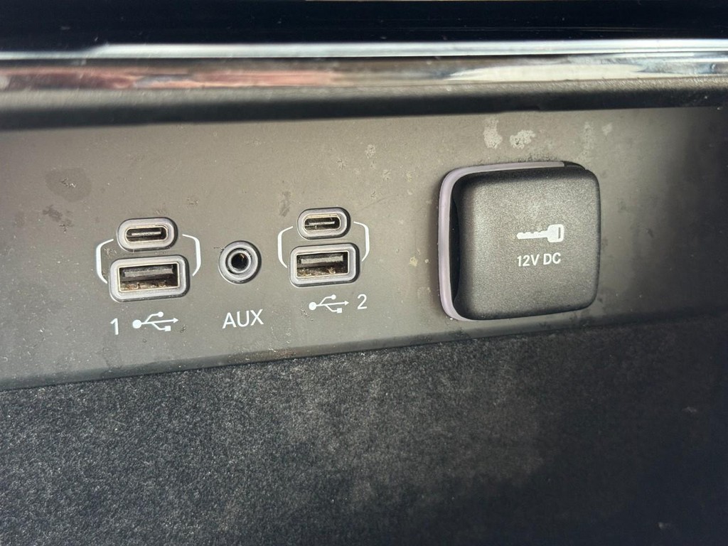 Jeep Grand Cherokee L Vehicle Full-screen Gallery Image 23