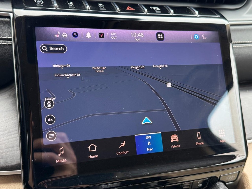 Jeep Grand Cherokee L Vehicle Full-screen Gallery Image 24