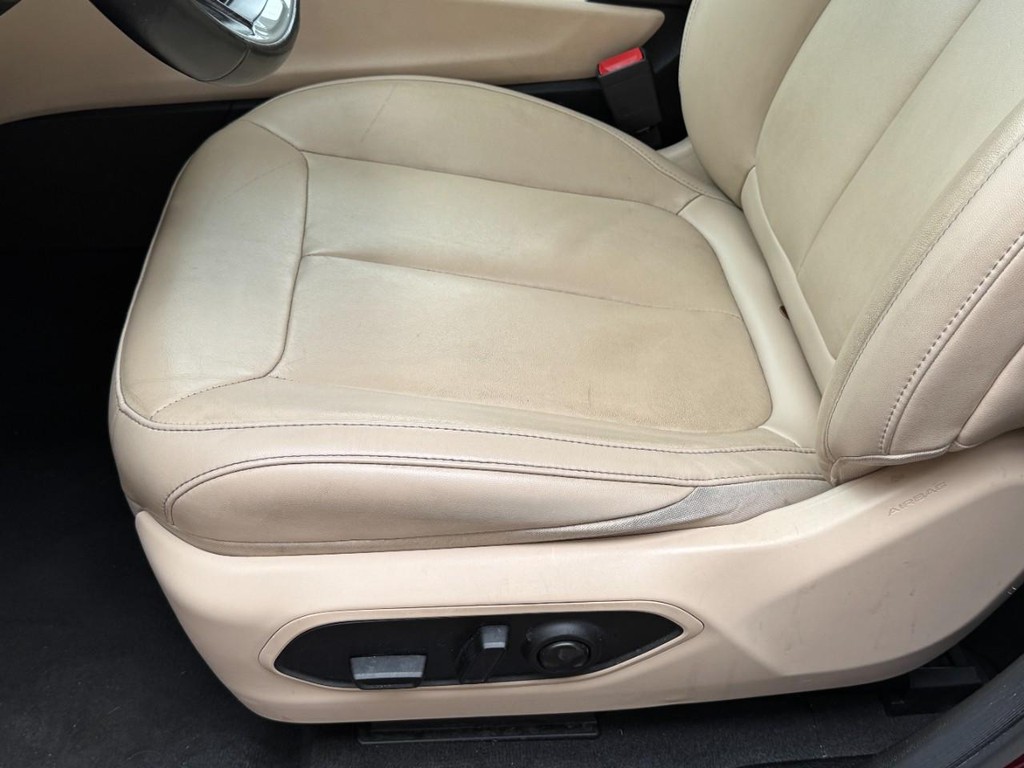 Jeep Grand Cherokee L Vehicle Full-screen Gallery Image 27