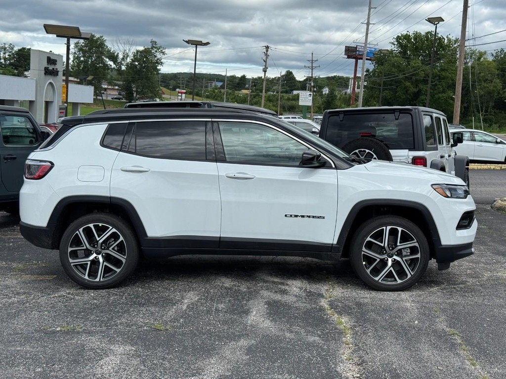 Jeep Compass Vehicle Full-screen Gallery Image 02