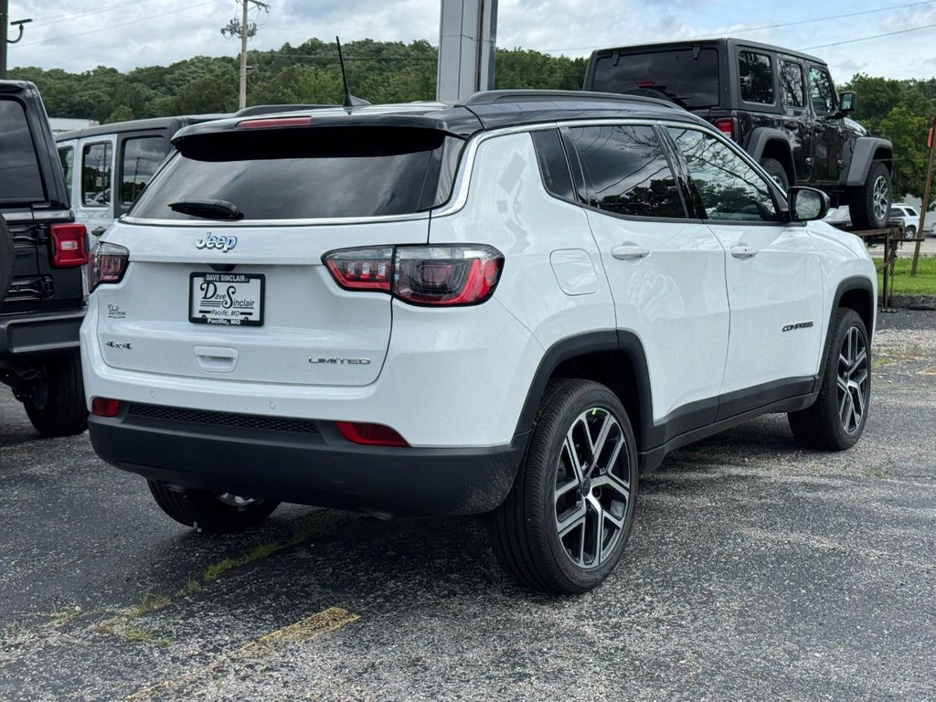 Jeep Compass Vehicle Full-screen Gallery Image 03