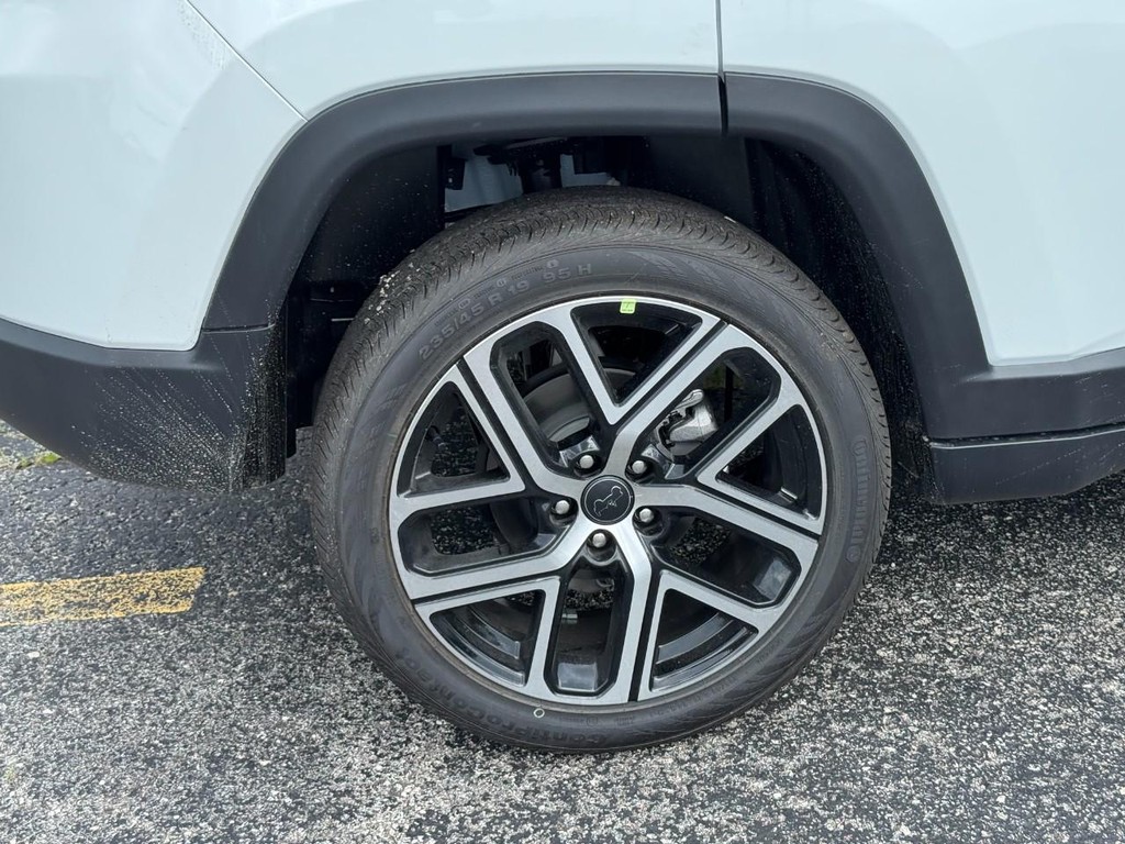 Jeep Compass Vehicle Full-screen Gallery Image 04