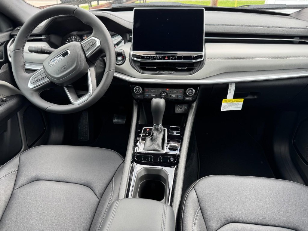 Jeep Compass Vehicle Full-screen Gallery Image 06