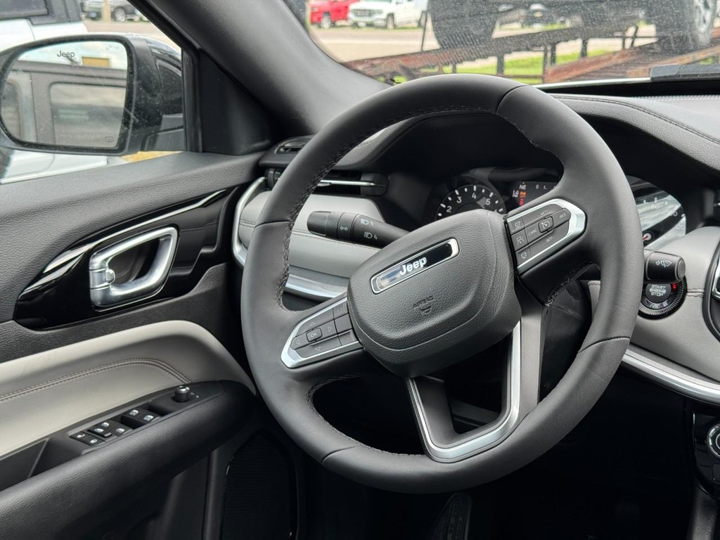 Jeep Compass Vehicle Full-screen Gallery Image 07