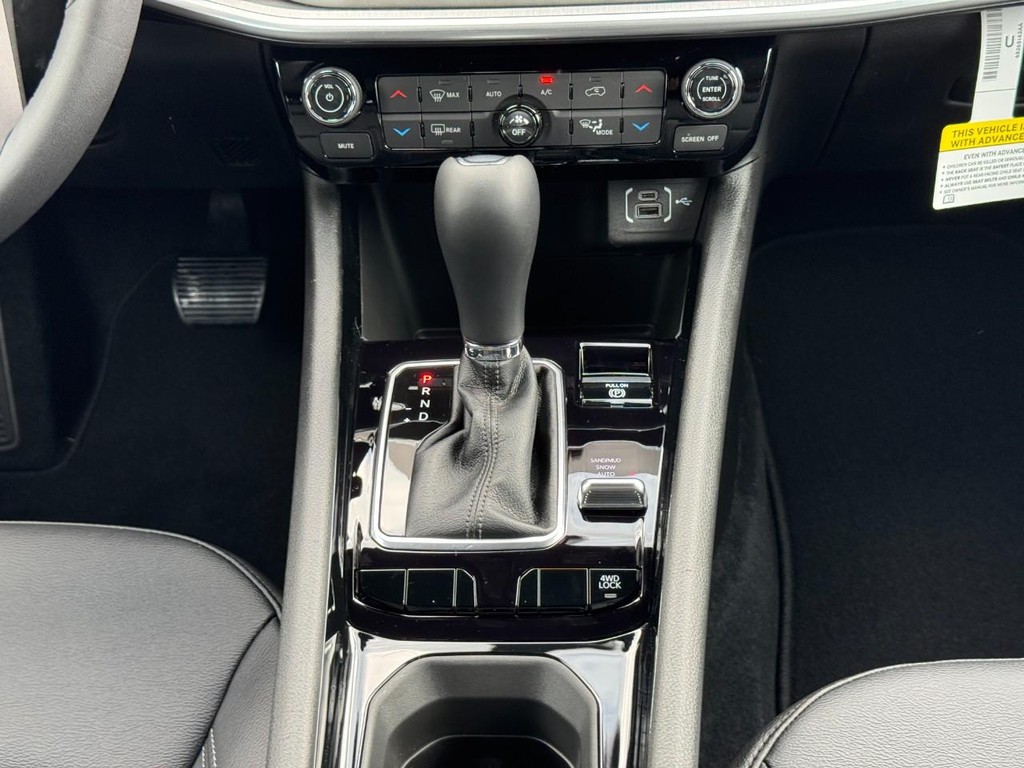 Jeep Compass Vehicle Full-screen Gallery Image 09