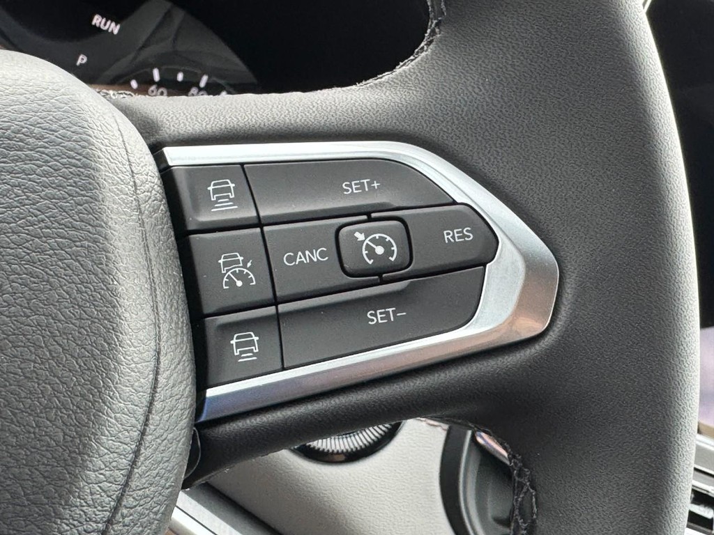 Jeep Compass Vehicle Full-screen Gallery Image 11