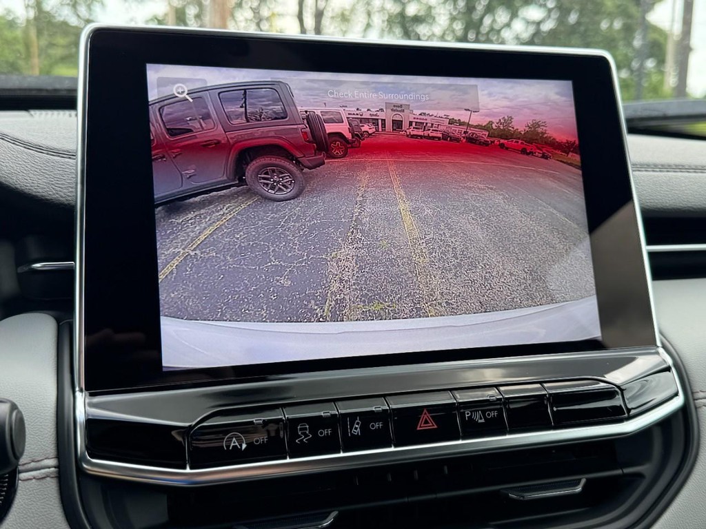 Jeep Compass Vehicle Full-screen Gallery Image 13