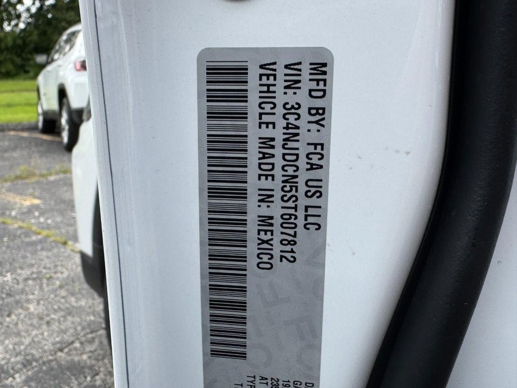 Jeep Compass Vehicle Full-screen Gallery Image 15