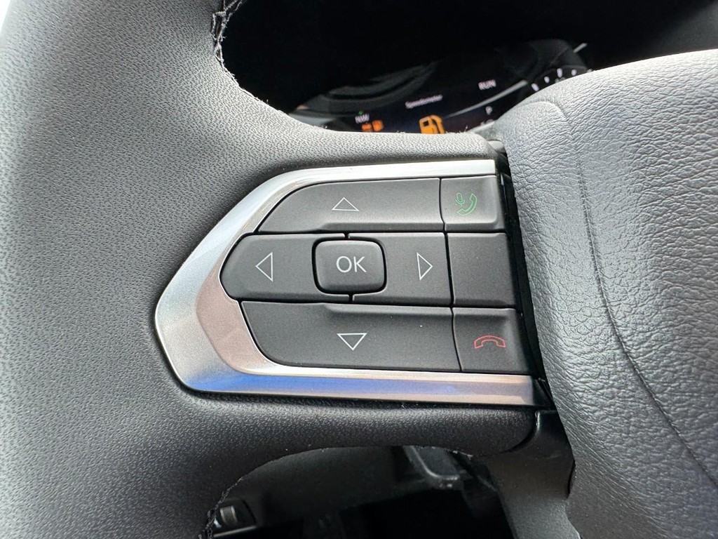 Jeep Compass Vehicle Full-screen Gallery Image 09