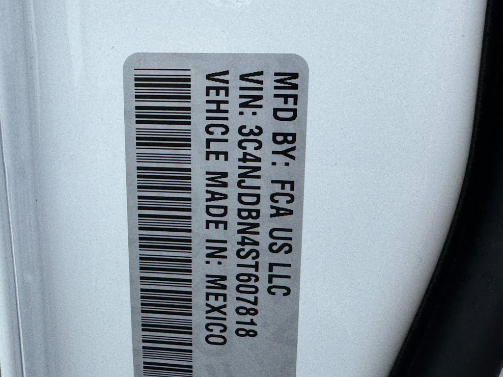 Jeep Compass Vehicle Full-screen Gallery Image 15