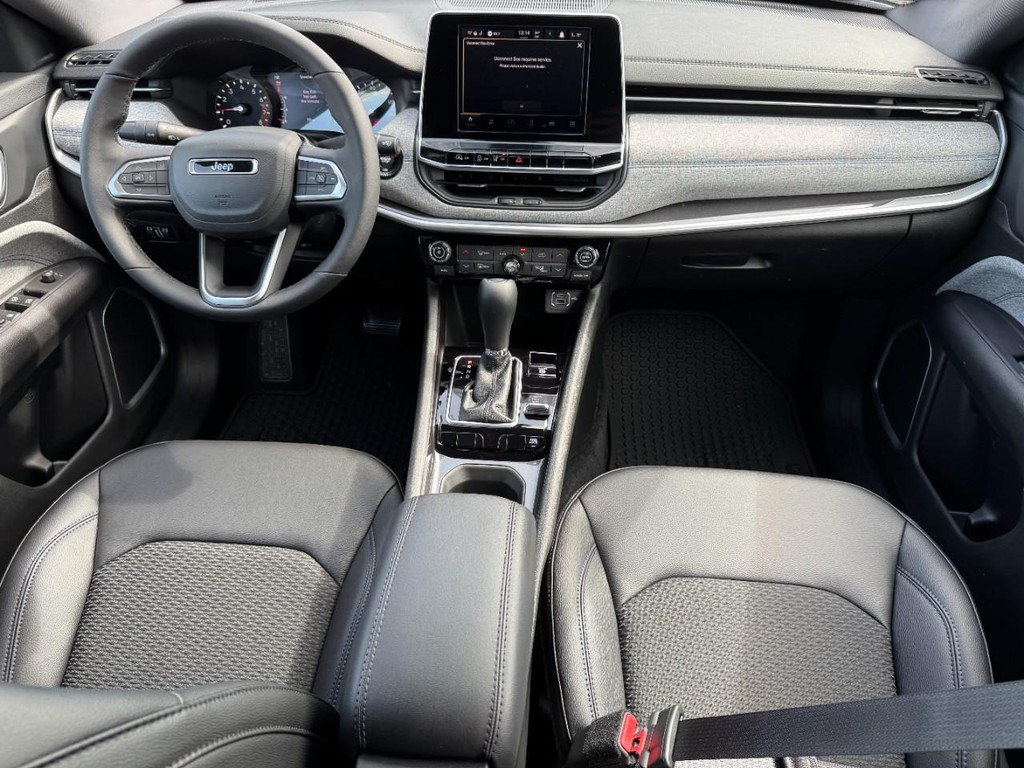 Jeep Compass Vehicle Full-screen Gallery Image 06