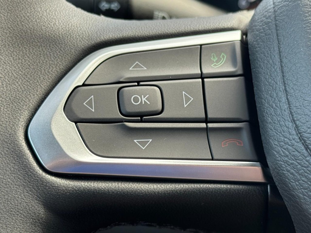 Jeep Compass Vehicle Full-screen Gallery Image 10