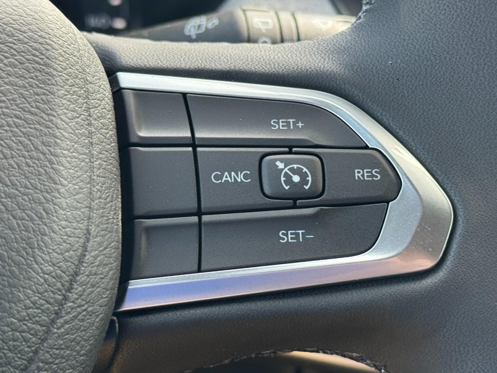 Jeep Compass Vehicle Full-screen Gallery Image 11