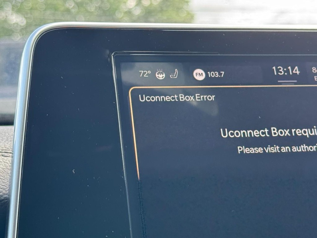 Jeep Compass Vehicle Full-screen Gallery Image 13