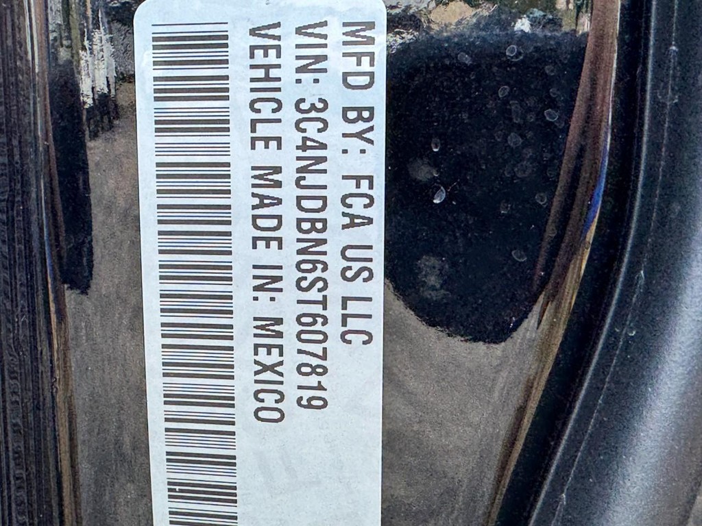 Jeep Compass Vehicle Full-screen Gallery Image 16