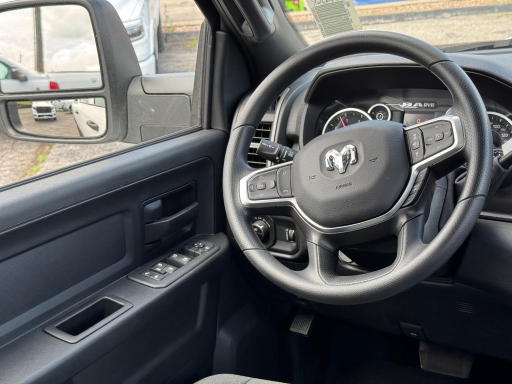 Ram 2500 Vehicle Full-screen Gallery Image 07