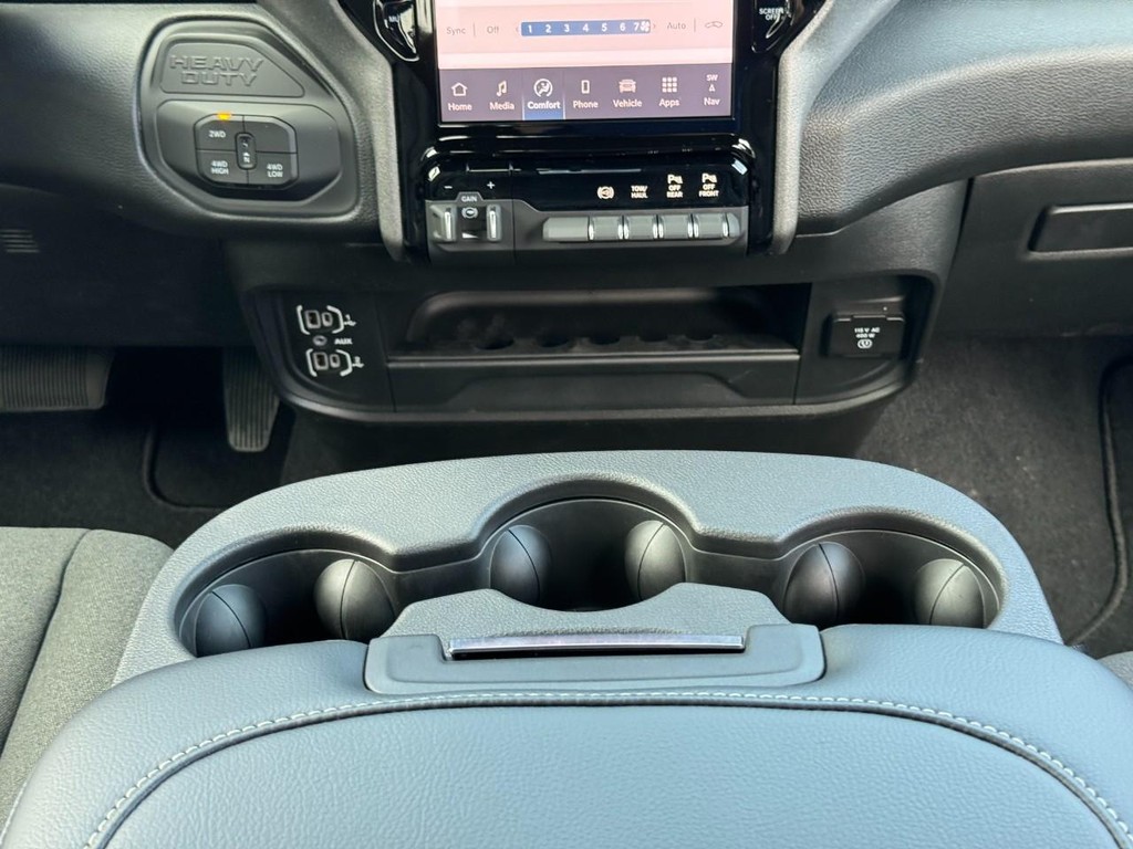 Ram 2500 Vehicle Full-screen Gallery Image 09