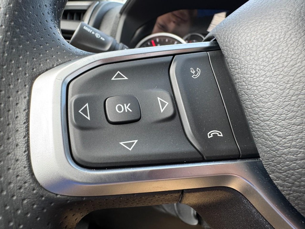 Ram 2500 Vehicle Full-screen Gallery Image 10