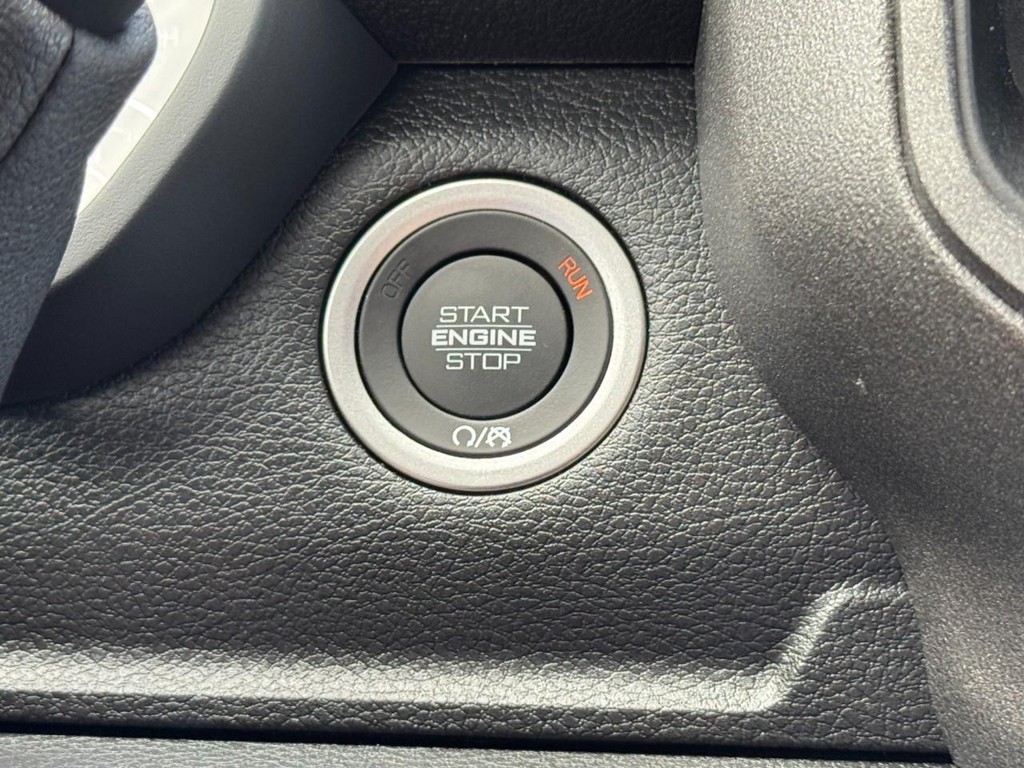 Ram 2500 Vehicle Full-screen Gallery Image 12