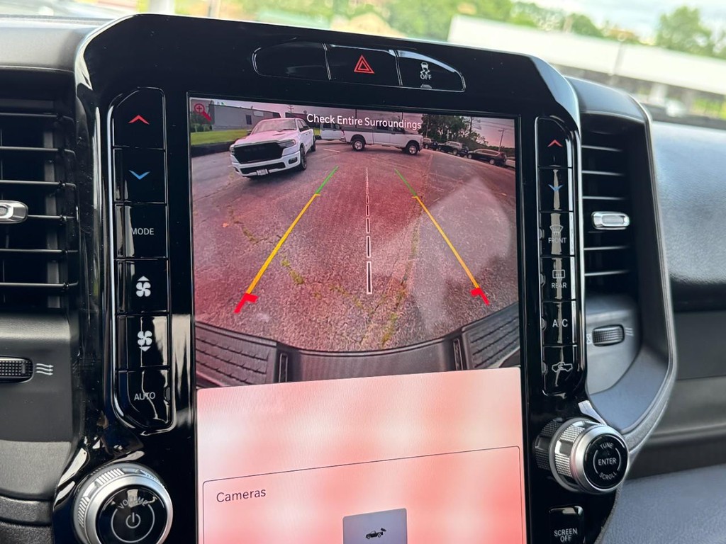 Ram 2500 Vehicle Full-screen Gallery Image 14