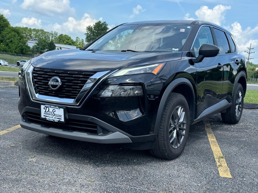 Nissan Rogue Vehicle Full-screen Gallery Image 06