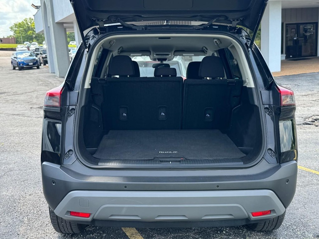 Nissan Rogue Vehicle Full-screen Gallery Image 08