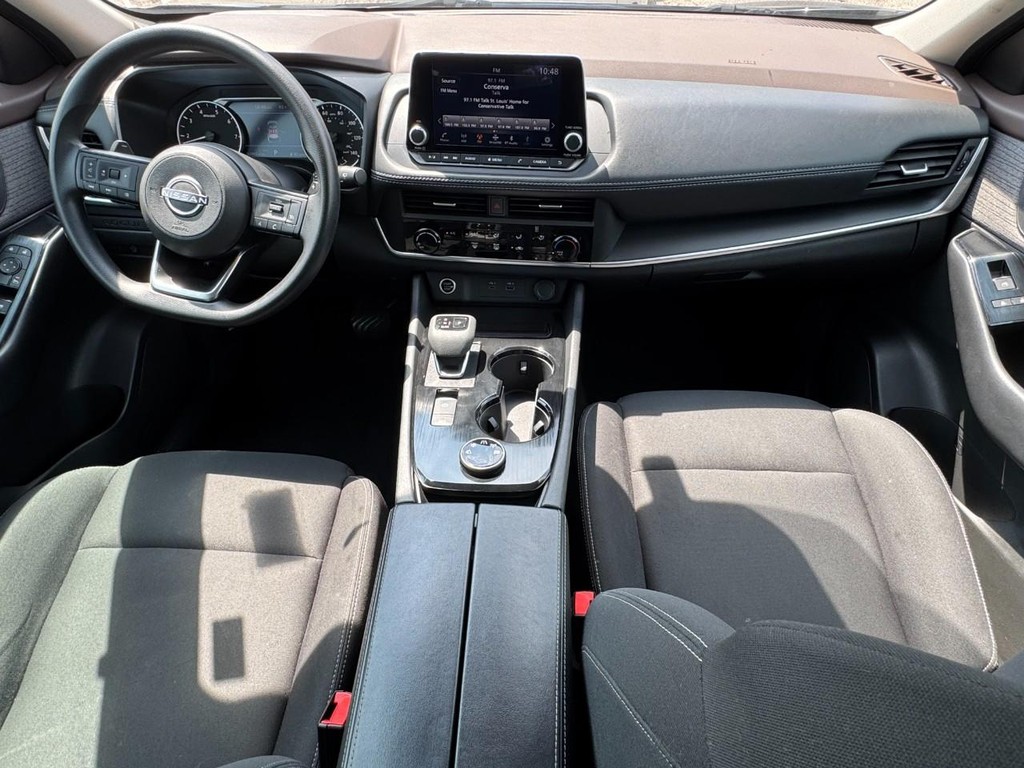 Nissan Rogue Vehicle Full-screen Gallery Image 11